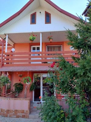 Inchiriez apartament 2 camere la casă 