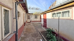 | Casa 2 camere | Curte: 134 mp + Garaj | Strada Cezar |