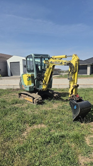 Excavator de închiriat - cu operator sau fără - cupe 25, 50, 120