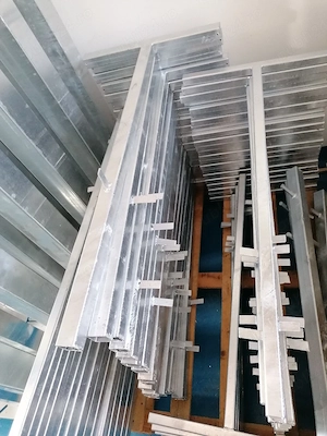 Suporti zincati pentru mese exterioare 