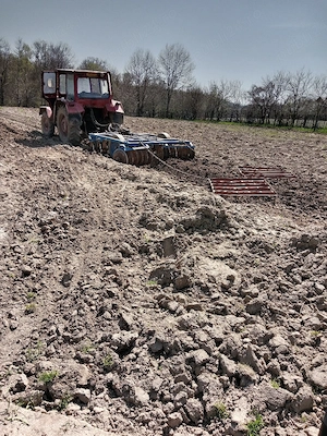 Vând tractor DT 445 + accesorii - imagine 8