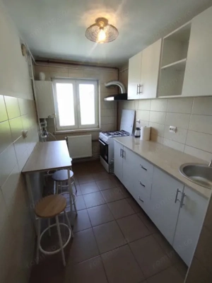 Apartament 3 camere, 65 mp decomandat, zona 1 Mai - imagine 6