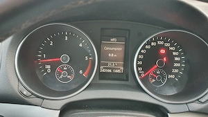 VW Golf 6 1.6 TDI 105 CP - imagine 2