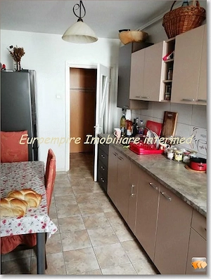 Apartament 3 camere decomandate zona Far