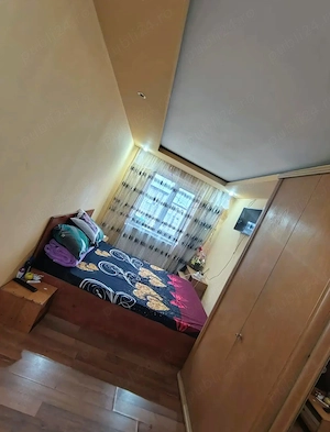 Vând apartament semidecomandat