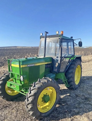 Tractor John Deere 3040 - imagine 2