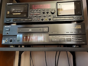 Sony cd player cdp-x555es. 