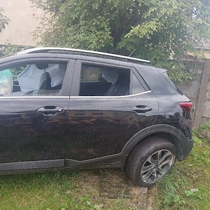 kia stonic avariat - imagine 3