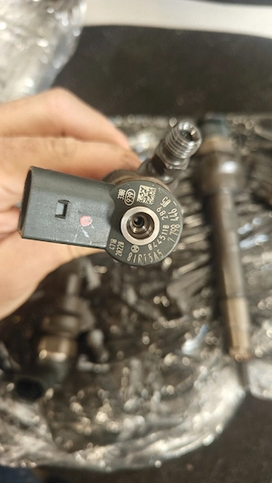 injectoare si rampa BMW 2.0d Euro5 - imagine 4