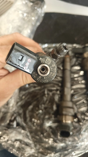 injectoare si rampa BMW 2.0d Euro5 - imagine 3