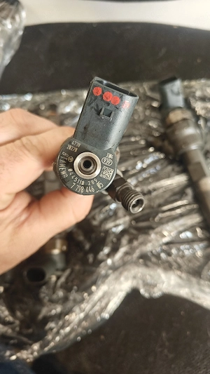 injectoare si rampa BMW 2.0d Euro5 - imagine 2