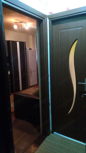 Calea Buziasului. O camera. Bloc izolat. Ideal pentru investitie. - imagine 4