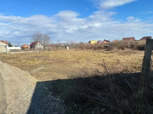 Teren Intravilan 1000mp cartier Linistit Drum asfaltat utilitati la Poarta - imagine 3