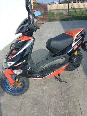 scuter aprilia  - imagine 2