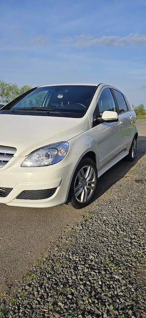  Mercedes-Benz B180 - imagine 3