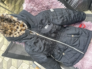 Geaca de copii DKNY 110-116