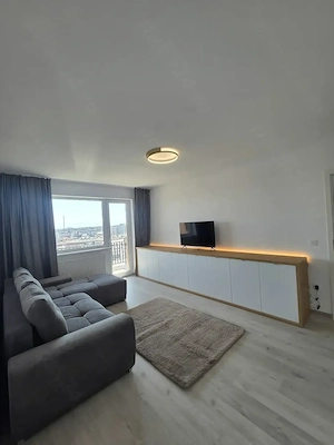 Inchiriez apartament cu 3 camere nou