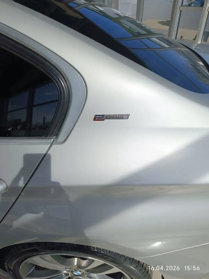 Bmw 330 E benzina plug-in hibrid - imagine 8