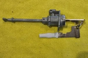 Butuc yala Mitsubishi Outlander fața stingă 