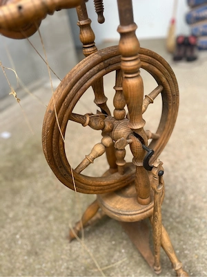 roata de tors lână - imagine 3