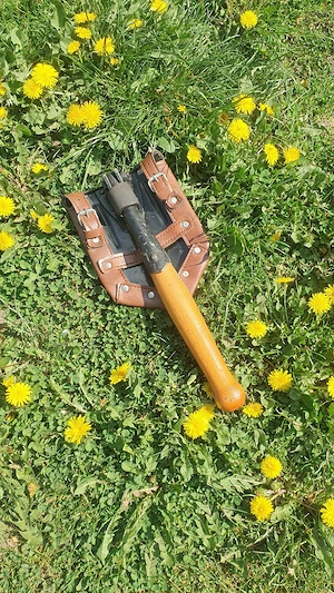 Lopațică    cazma  pliabilă 