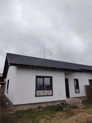 Duplex pe parter - pod mansardabil - locatie buna - alegere finisaje - imagine 2