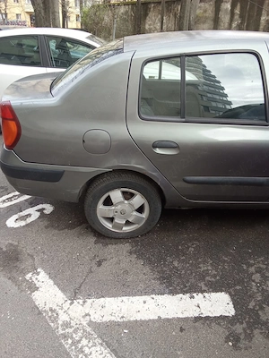 Renault Clio an fabricatie 2003, benzina 1,4 - imagine 2