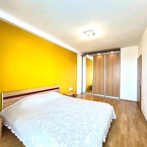 De inchiriat apartament cu o camera in zona Soarelui