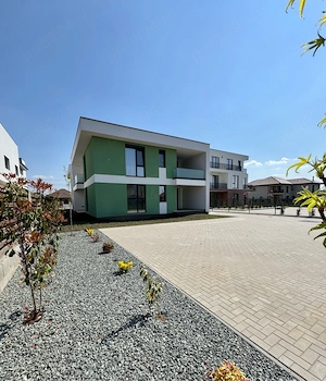 Apartament cu 3 camere si curte in Dumbravita, Suprafata totala 150 mp - imagine 2