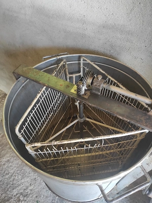 centrifuga apicola  - imagine 5