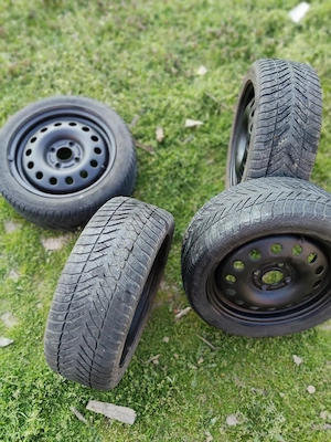 4 orfeline cauta un nou camin (anvelope + jante) - imagine 2