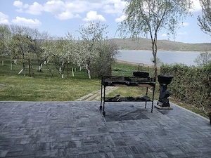 lacul surduc, casa cabana cu 5 camere de închiriat 