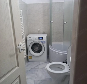 Vând apartament cu două camere+ boxă la subsol.