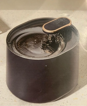 Vand Dispensare apa noi foarte practice si utile pentru animalute de companie