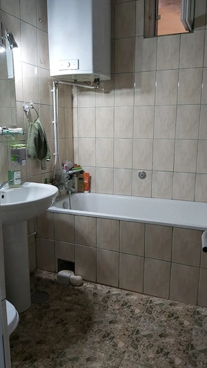 Vand apartament 2 camere strada Babadag - imagine 2