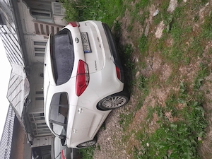 Vand kia carens - imagine 3