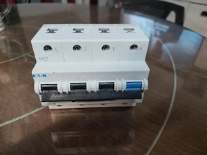 Usol Eaton si siguranta trifazica Eaton.