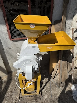 Vand masina de facut uruiala si malai marca Ruris ( gospodar A2)  