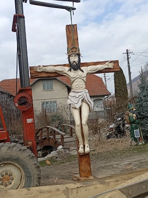 Isus Hristos rasticnit pe cruce troiță  - imagine 3