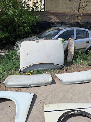 Vând elemente caroserie Trabant - imagine 4