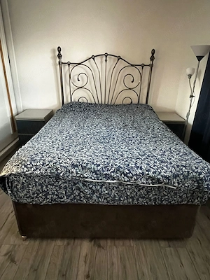 Vând pat 140x190 + noptiere 