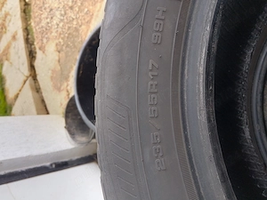 Se vând 2 anvelope 235 55 17 - imagine 2