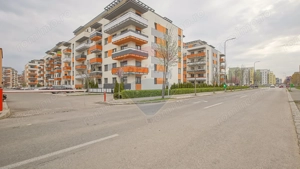 Apartament cu 2 camere de închiriat în zona Tractorul