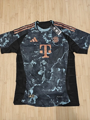 Adidas FC Bayern Jersey M