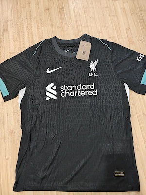Nike Liverpool FC Jersey M