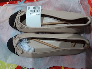 Vand pantofi balerini, noi.