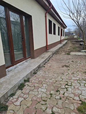 teren 1500m2 cu doua case una noua si una batraneasca in Com Lumina 200m2 pe strada morii la 300 m d - imagine 4