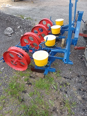 semanatoare de porumb pe 4 randuri mecanica  - imagine 5