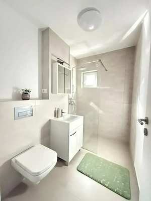 Proprietar, inchiriez apartament Vis a vis de Iulius Mall