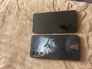 Vând Samsung galaxy s22 impecabil